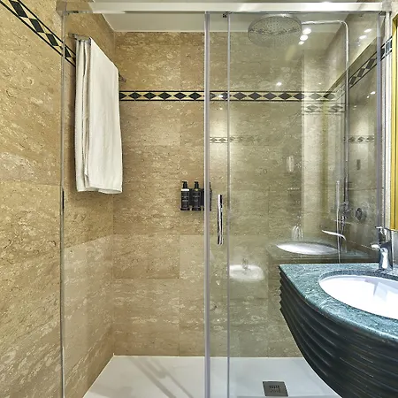 מלון Exe Mitre 3*